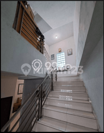 Ruko Dijual di Jakarta Barat LT 137m2 & LB 415m2 Lokasi Terbaik! Ruko Dijual di Jakarta Barat LT 137m2 & LB 415m2 Lokasi Terbaik!
