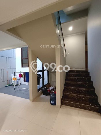 Hunian Mewah Dijual LT 229m2 di Pesanggrahan, Jakarta Selatan Hunian Mewah Dijual LT 229m2 di Pesanggrahan, Jakarta Selatan