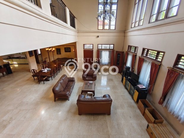 Hunian Mewah LB 1200m2 Siap Huni Desain Elegan di Bintaro, Jakarta Selatan Hunian Mewah LB 1200m2 Siap Huni Desain Elegan di Bintaro, Jakarta Selatan
