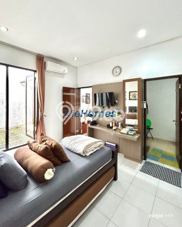 Siap Huni Rumah Mewah 4 Kamar di Tebet Dekat ke Mana Pun Siap Huni Rumah Mewah 4 Kamar di Tebet Dekat ke Mana Pun