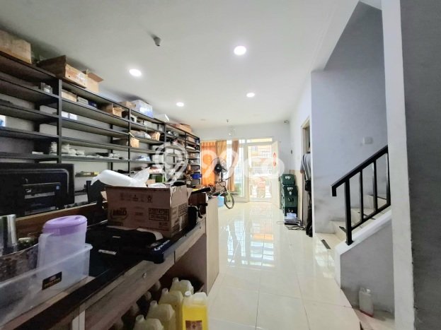 Rumah Elit Modern Siap Huni di Taman Surya Jakarta Barat Rumah Elit Modern Siap Huni di Taman Surya Jakarta Barat