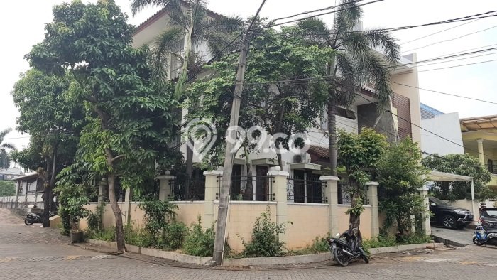 Jual Rumah Luas Megah Dengan View Cantik di Taman Surya, Jakarta Barat Jual Rumah Luas Megah Dengan View Cantik di Taman Surya, Jakarta Barat