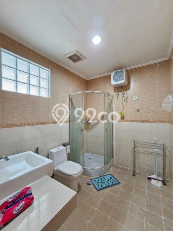 Rumah Mewah LB 520m2 Siap Huni Desain Elegan di Kemang, Jakarta Selatan Rumah Mewah LB 520m2 Siap Huni Desain Elegan di Kemang, Jakarta Selatan