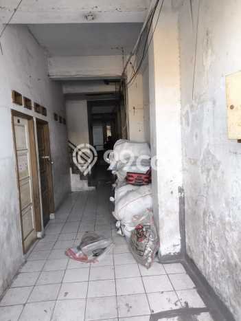 Unit Kost Dijual di Cempaka Putih dengan 20 Kamar Tidur & Luas Bangunan 750m2 Unit Kost Dijual di Cempaka Putih dengan 20 Kamar Tidur & Luas Bangunan 750m2
