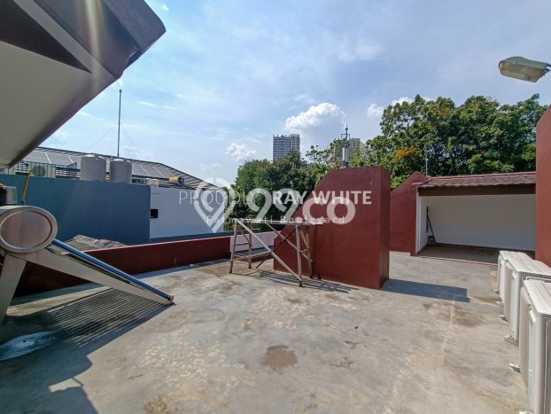 Ready to Use! Luxury House LT 300m2 Desain Modern di Pondok Indah Ready to Use! Luxury House LT 300m2 Desain Modern di Pondok Indah