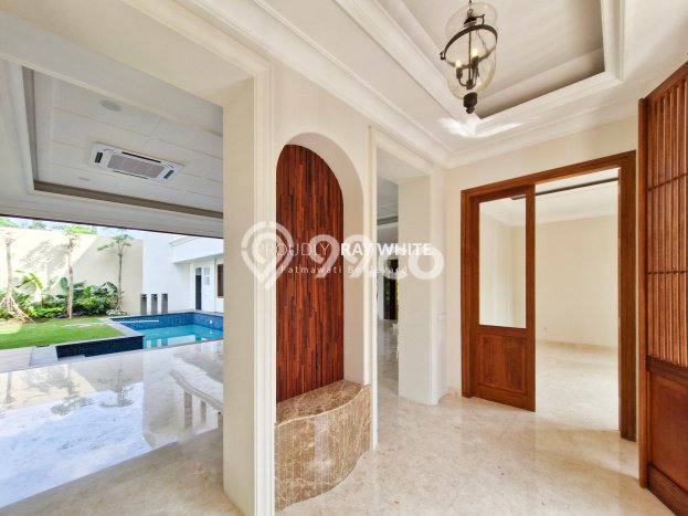 Rumah Nyaman area Kemang, Jakarta Selatan, Luas 517m² Bangunan 760m² Rumah Nyaman area Kemang, Jakarta Selatan, Luas 517m² Bangunan 760m²