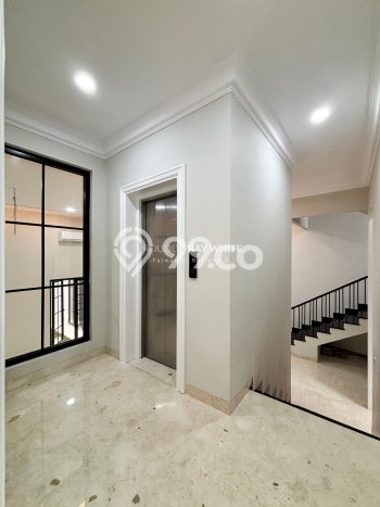 Rumah Mewah Siap Huni LT 218m2 di Kebayoran Baru, Jakarta Selatan Rumah Mewah Siap Huni LT 218m2 di Kebayoran Baru, Jakarta Selatan