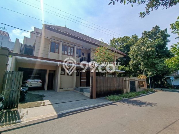 Ready to Use! Luxury House LT 300m2 Desain Modern di Pondok Indah Ready to Use! Luxury House LT 300m2 Desain Modern di Pondok Indah