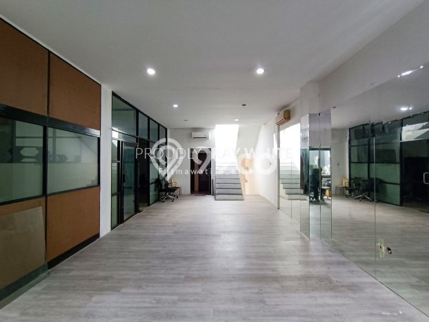 LOKASI PREMIUM! Ruko di Ampera, Luas 360m², Lokasi Ramai LOKASI PREMIUM! Ruko di Ampera, Luas 360m², Lokasi Ramai