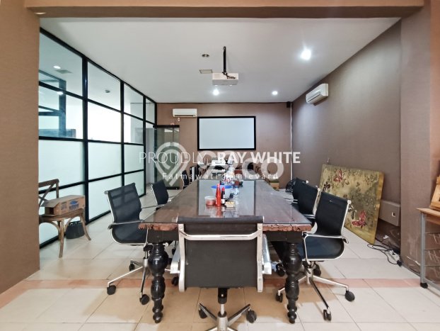 LOKASI PREMIUM! Ruko di Ampera, Luas 360m², Lokasi Ramai LOKASI PREMIUM! Ruko di Ampera, Luas 360m², Lokasi Ramai