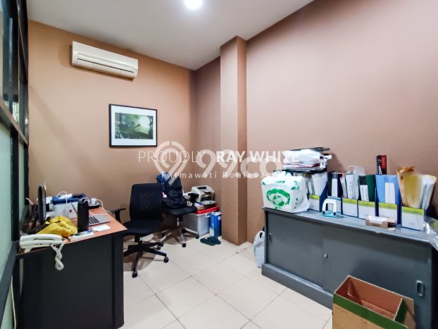 LOKASI PREMIUM! Ruko di Ampera, Luas 360m², Lokasi Ramai LOKASI PREMIUM! Ruko di Ampera, Luas 360m², Lokasi Ramai