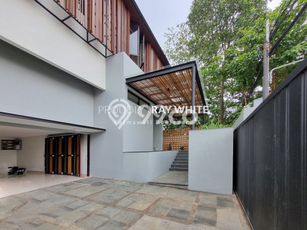 Dijual Rumah Luas Megah Dengan View Eksklusif di Kemang, Jakarta Selatan Dijual Rumah Luas Megah Dengan View Eksklusif di Kemang, Jakarta Selatan