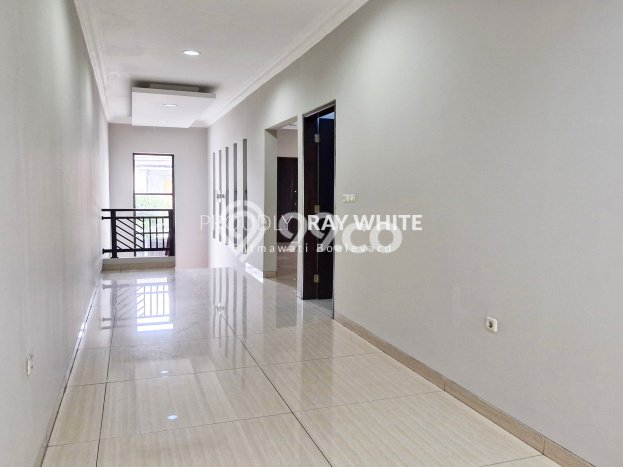 Rumah area , Akses ke Stasiun, 5 KM, Luas 225m2m² LB 330m2m² Rumah area , Akses ke Stasiun, 5 KM, Luas 225m2m² LB 330m2m²