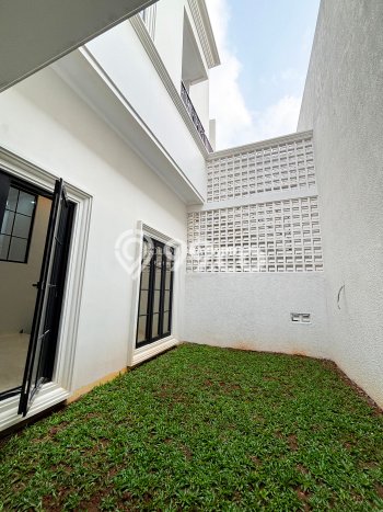 Rumah Mewah Siap Huni LT 218m2 di Kebayoran Baru, Jakarta Selatan Rumah Mewah Siap Huni LT 218m2 di Kebayoran Baru, Jakarta Selatan
