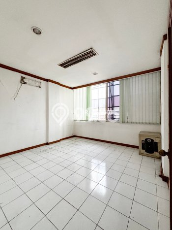 Ruko Dijual di Prime Area Jakarta Timur Luas 342m2 Ruko Dijual di Prime Area Jakarta Timur Luas 342m2