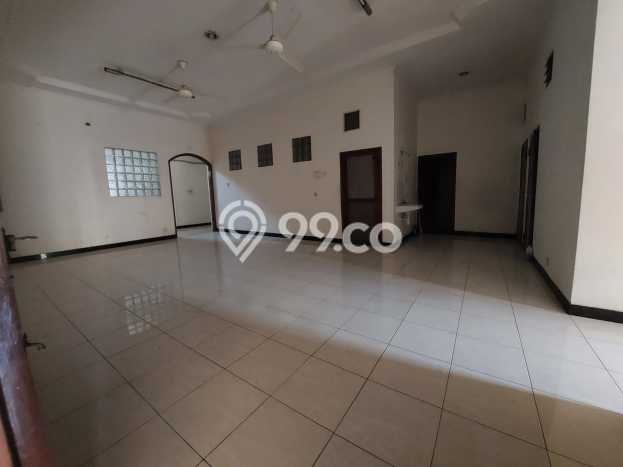 Rumah Asri 5 KT di Surabaya Kota, Surabaya - Luas Tanah 300m2m² Rumah Asri 5 KT di Surabaya Kota, Surabaya - Luas Tanah 300m2m²