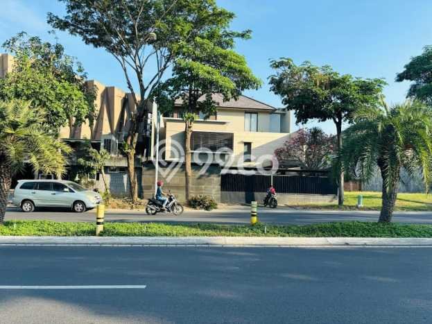 Dijual Rumah Mewah Megah Dengan View Cantik di Citraland, Surabaya Dijual Rumah Mewah Megah Dengan View Cantik di Citraland, Surabaya