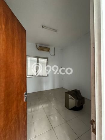 Gudang Disewa di Tangerang dengan LB 550m2 Area Komersial Ramai Gudang Disewa di Tangerang dengan LB 550m2 Area Komersial Ramai