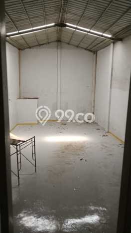 Gudang Kawasan Komersial di Pegadungan, Luas 300m², Disewakan, Siap Pakai Gudang Kawasan Komersial di Pegadungan, Luas 300m², Disewakan, Siap Pakai