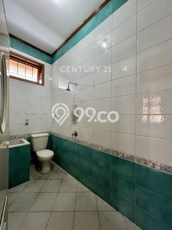 Disewakan! Rumah 6 Kamar Tidur &
5 Kamar Mandi di Kayu Putih, Jakarta Timur Disewakan! Rumah 6 Kamar Tidur &
5 Kamar Mandi di Kayu Putih, Jakarta Timur