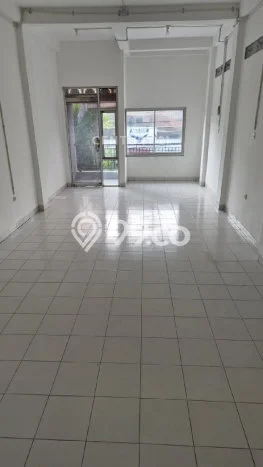 Ruko For Rent di Utan Kayu, Luas 38m², Lokasi Premium Ruko For Rent di Utan Kayu, Luas 38m², Lokasi Premium