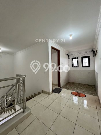 Rumah Sewa Jakarta Timur LT 110m2 LB 200m2 Area Kayu Putih Rumah Sewa Jakarta Timur LT 110m2 LB 200m2 Area Kayu Putih