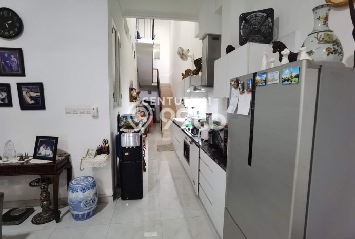 PROMO TERBATAS! Rumah Berkualitas area Pulomas, Jakarta Timur, LT 126m2m² Bangunan 180m2m² PROMO TERBATAS! Rumah Berkualitas area Pulomas, Jakarta Timur, LT 126m2m² Bangunan 180m2m²