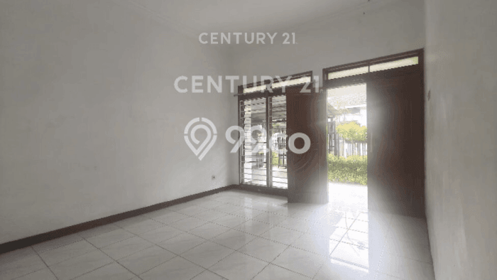 Disewakan! Rumah 4 Kamar Tidur &
2 Kamar Mandi di Kayu Putih, Jakarta Timur Disewakan! Rumah 4 Kamar Tidur &
2 Kamar Mandi di Kayu Putih, Jakarta Timur