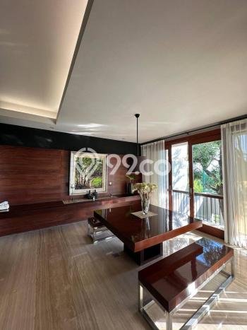 Rumah Luxury Modern Tanpa Renovasi di Pakuwon Indah Surabaya Rumah Luxury Modern Tanpa Renovasi di Pakuwon Indah Surabaya