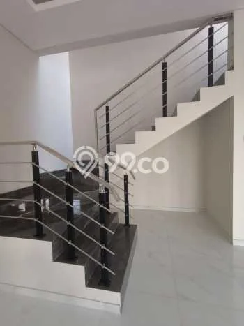Rumah Area Strategis di Manyar, Surabaya, Luas 114m2m² Bangunan 155m2m² Rumah Area Strategis di Manyar, Surabaya, Luas 114m2m² Bangunan 155m2m²