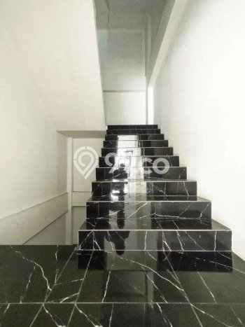 Kantor Dijual Lokasi Emas di Jatinegara Luas 755m2 Kantor Dijual Lokasi Emas di Jatinegara Luas 755m2