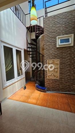 Rumah Luxury Modern Siap Huni di Raya A Yani Surabaya Rumah Luxury Modern Siap Huni di Raya A Yani Surabaya