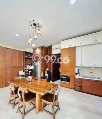 Rumah Elit LB 500m2 Siap Pakai Desain Elegan di Dukuh Kupang, Surabaya Rumah Elit LB 500m2 Siap Pakai Desain Elegan di Dukuh Kupang, Surabaya