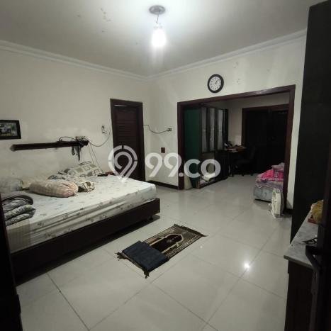 Siap Huni Rumah Mewah 5 Kamar di Rungkut Dekat ke Mana Pun Siap Huni Rumah Mewah 5 Kamar di Rungkut Dekat ke Mana Pun