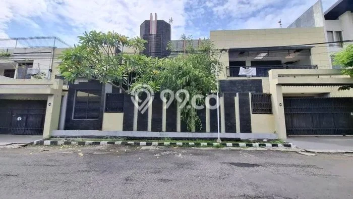 Ready to Use! Premium House LT 463m2 Desain Modern di Manyar Ready to Use! Premium House LT 463m2 Desain Modern di Manyar