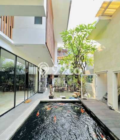 Rumah Elit LB 500m2 Siap Pakai Desain Elegan di Dukuh Kupang, Surabaya Rumah Elit LB 500m2 Siap Pakai Desain Elegan di Dukuh Kupang, Surabaya