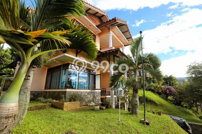 Rumah area Resor Dago Pakar, 3 KT, Dekat Pusat Kota, LT 500m² LB 275m² Rumah area Resor Dago Pakar, 3 KT, Dekat Pusat Kota, LT 500m² LB 275m²