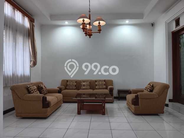 Disewakan Rumah Murah di Geger Kalong Bandung dengan 5 Kamar Tidur Disewakan Rumah Murah di Geger Kalong Bandung dengan 5 Kamar Tidur
