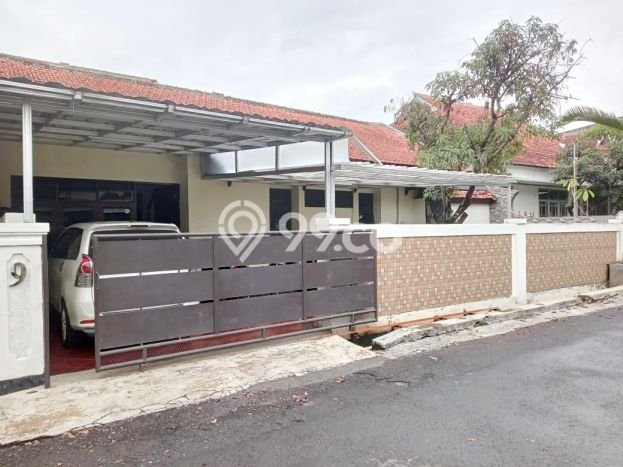 Rumah di Turangga, 4 KT, Design Modern, LT 200m² Bangunan 150m² Rumah di Turangga, 4 KT, Design Modern, LT 200m² Bangunan 150m²