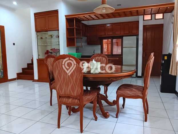 Disewakan Rumah Murah di Geger Kalong Bandung dengan 5 Kamar Tidur Disewakan Rumah Murah di Geger Kalong Bandung dengan 5 Kamar Tidur