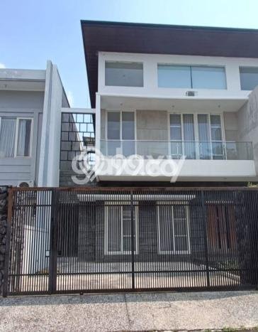 Rumah Mewah LB 450m2 Siap Pakai Desain Elegan di Pakuwon City, Surabaya Rumah Mewah LB 450m2 Siap Pakai Desain Elegan di Pakuwon City, Surabaya