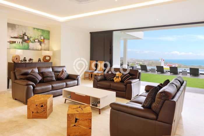 Dijual! Vila Kawasan , Area 550m2m², Posisi Premium Dijual! Vila Kawasan , Area 550m2m², Posisi Premium