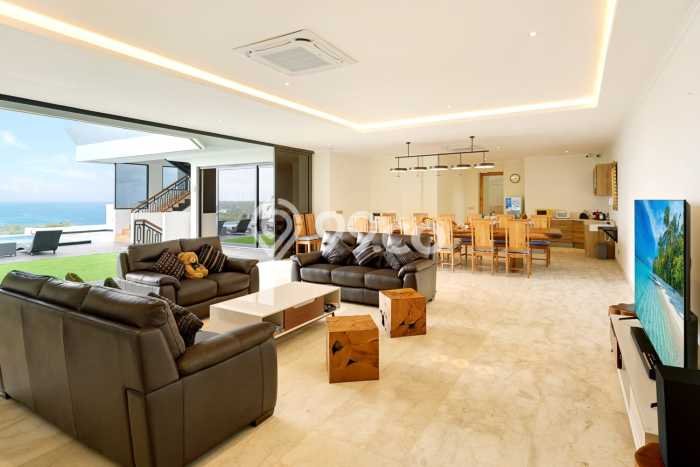 Dijual! Vila Kawasan , Area 550m2m², Posisi Premium Dijual! Vila Kawasan , Area 550m2m², Posisi Premium
