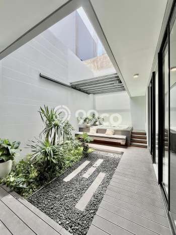 Ready to Use! Luxury House LT 208m2 Desain Elegan di Pakuwon Indah Ready to Use! Luxury House LT 208m2 Desain Elegan di Pakuwon Indah