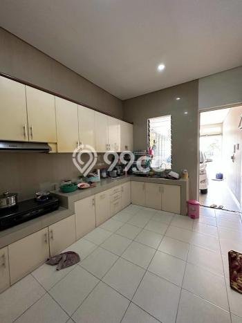Rumah Mewah LB 350m2 Siap Pakai Desain Elegan di Citraland, Surabaya Rumah Mewah LB 350m2 Siap Pakai Desain Elegan di Citraland, Surabaya
