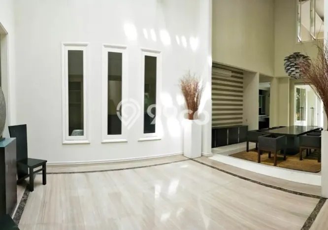 Dijual Rumah Luas Megah Dengan View Eksklusif di Graha, Surabaya Dijual Rumah Luas Megah Dengan View Eksklusif di Graha, Surabaya