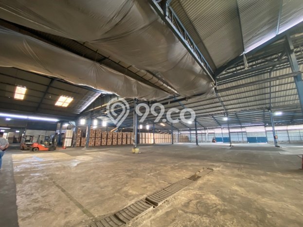 Disewakan Gudang komersial di Cibinong luas bangunan 6000m2 Disewakan Gudang komersial di Cibinong luas bangunan 6000m2