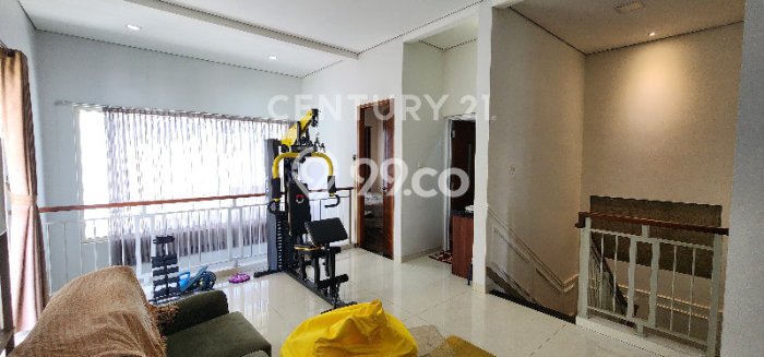 Rumah Elit LB 300m2 Siap Pakai Desain Elegan di Sariwangi, Bandung Rumah Elit LB 300m2 Siap Pakai Desain Elegan di Sariwangi, Bandung