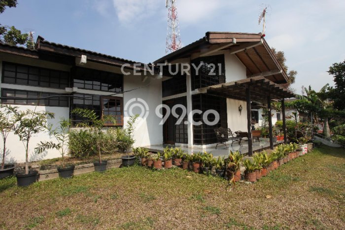 Hunian Mewah LB 411m2 Siap Pakai Desain Elegan di Sarijadi, Bandung Hunian Mewah LB 411m2 Siap Pakai Desain Elegan di Sarijadi, Bandung