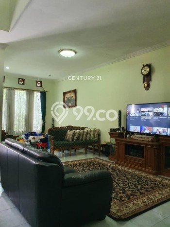 Rumah Mewah LB 350m2 Siap Huni Desain Elegan di Setra Duta, Bandung Rumah Mewah LB 350m2 Siap Huni Desain Elegan di Setra Duta, Bandung